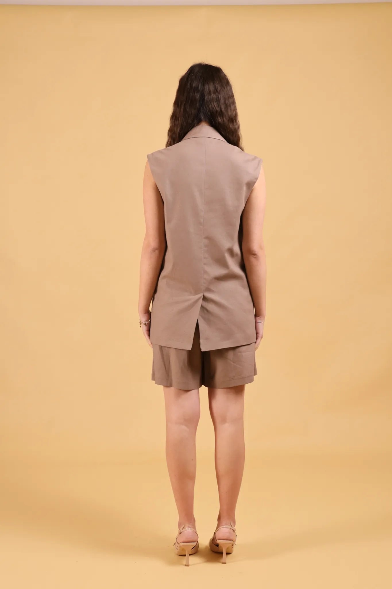 MAISON REBECCA-TAILLEUR BERMUDA E GILET MASTICE