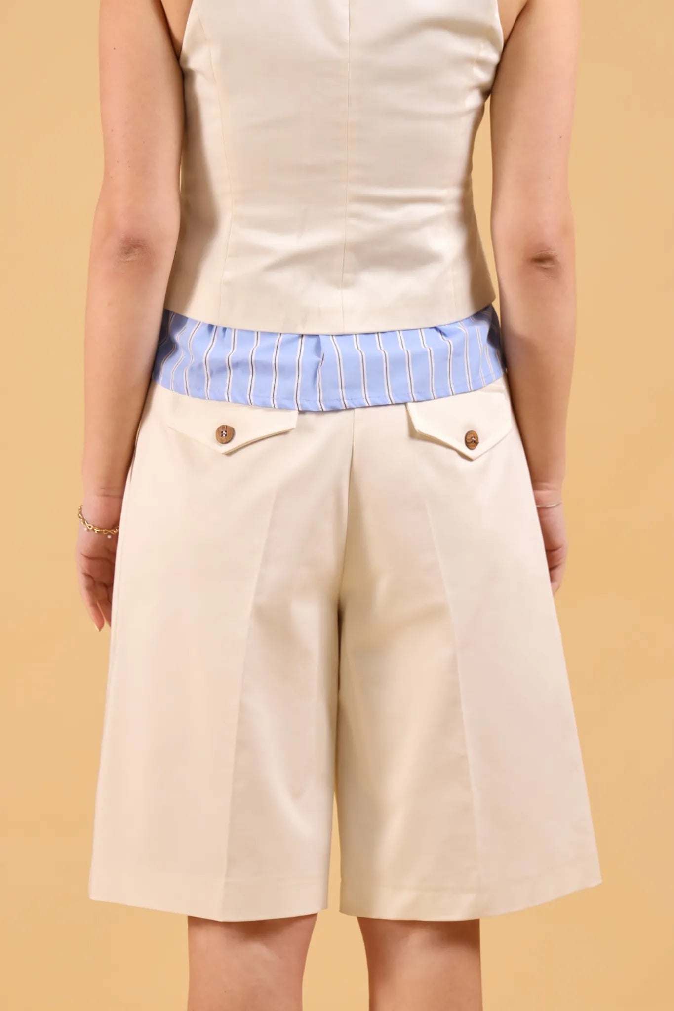 MAISON REBECCA-TAILLEUR BERMUDA E GILET AVORIO