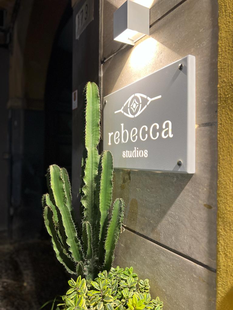 <p>Con un esperienza ventennale nel fashion system, Mary costruisce qualcosa di diverso. Ogni capo selezionato personalmente, ogni cliente accolta, ascoltata, guidata. Le donne entrano cercando un abito ed escono con il proprio stile.</p>